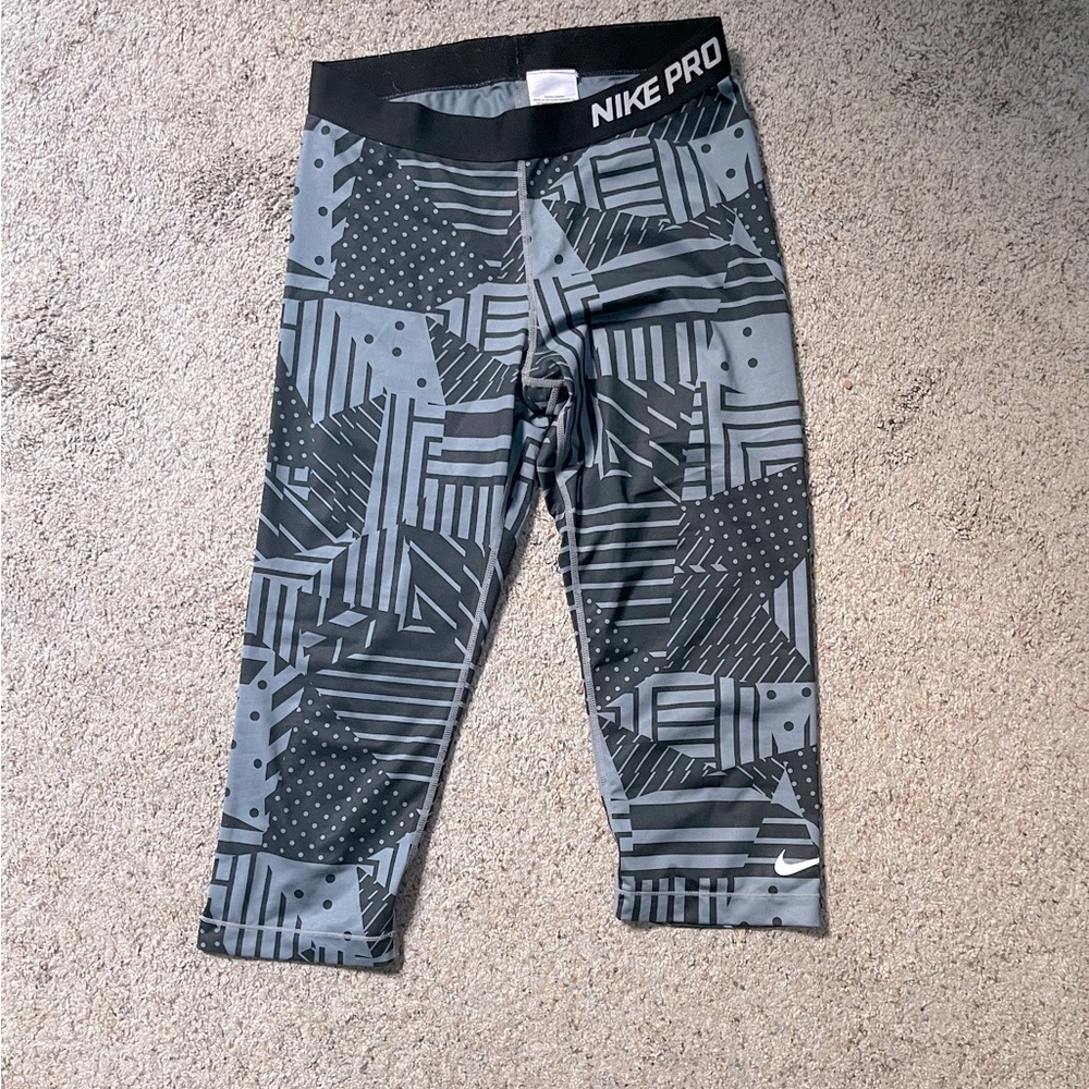 Black and gray, Large Nike Pro leggings, 3/4 length
